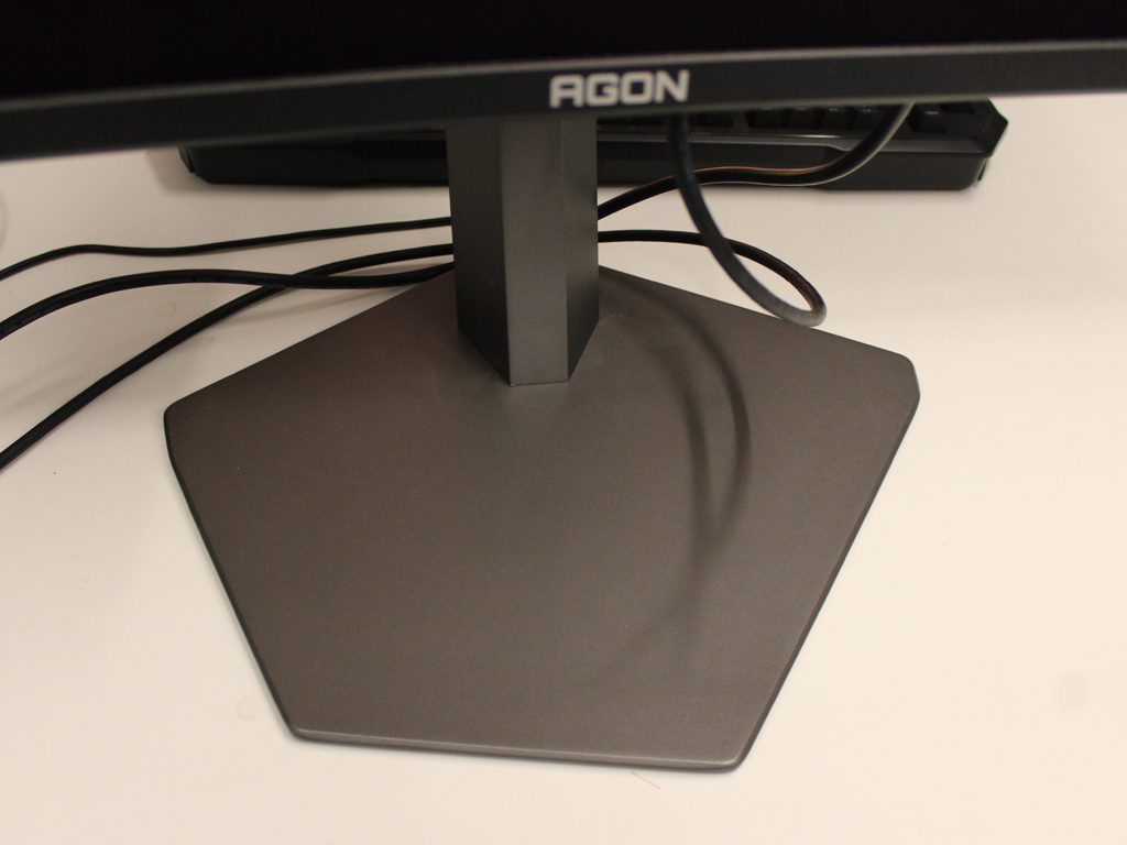 Solider Standfuß für sichere Positionierung.