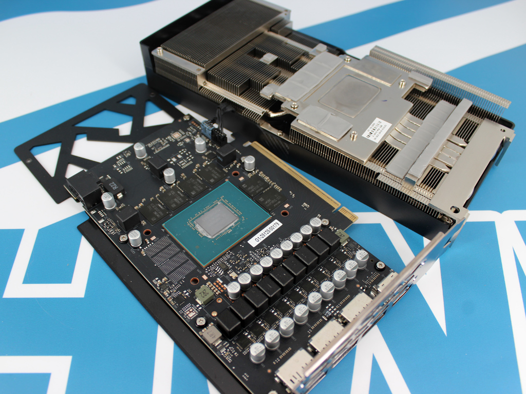 Kühlkörper vom PCB demontiert.