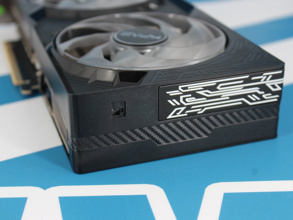 Ein-/Ausschalter für die LED-Beleuchtung.