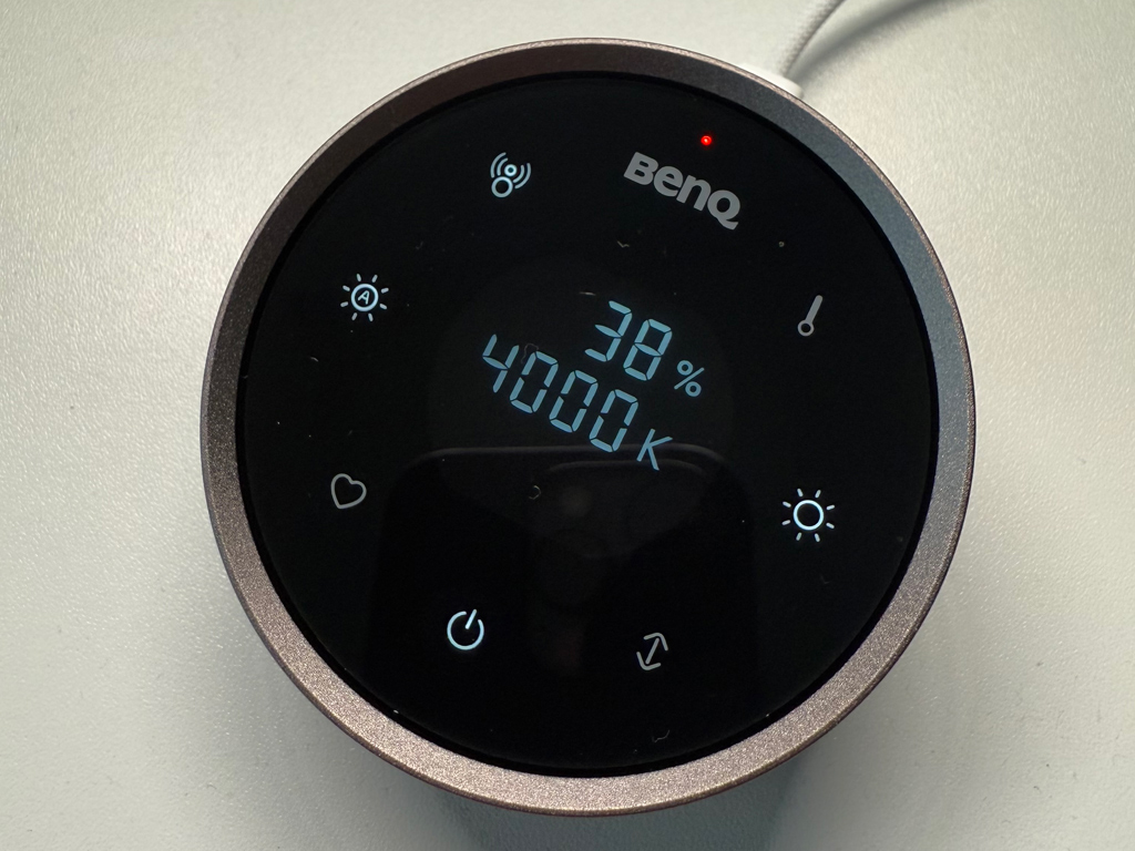 Der Controller wirkt sehr wertig.